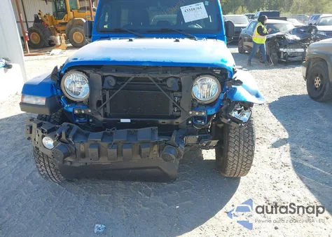 2023 Jeep Wrangler 4-Door Sahara Altitude 4X4 z USA, uszkodzony, nr VIN 1C4HJXEG9PW666649